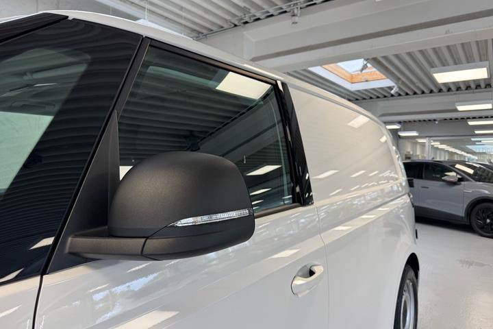 Hvid VW ID.Buzz Cargo fra 2024