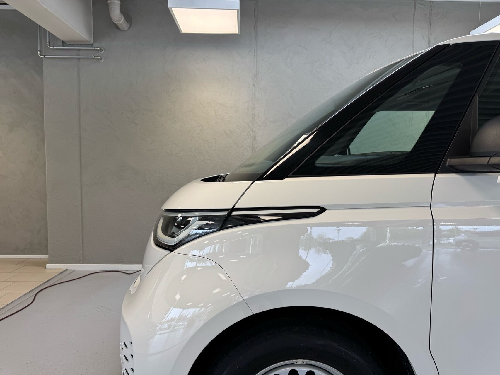Hvid VW ID.Buzz Cargo fra 2024