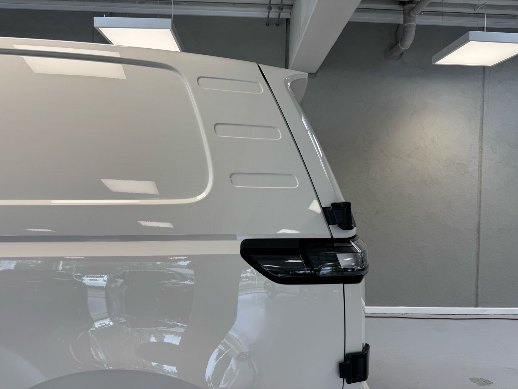 Hvid VW ID.Buzz Cargo fra 2024