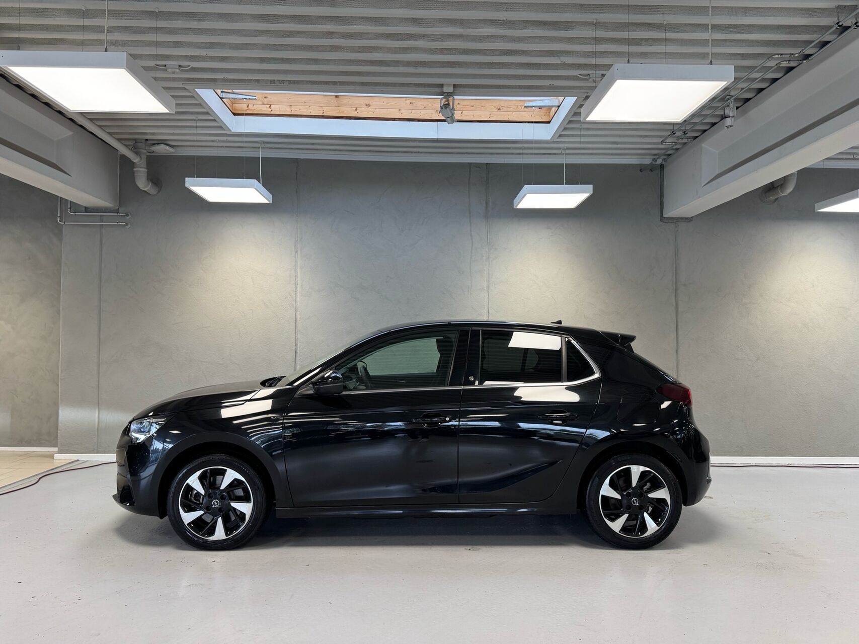 Sort Opel Corsa-e fra 2023