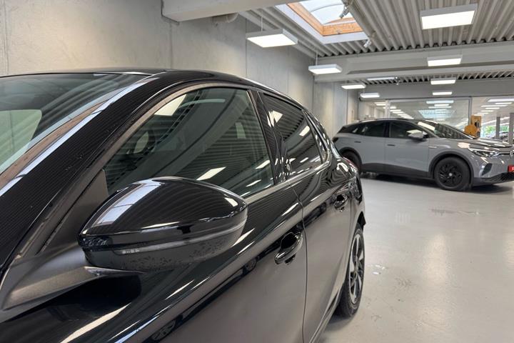 Sort Opel Corsa-e fra 2023