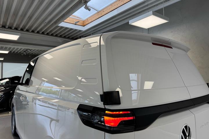 Hvid VW ID.Buzz Cargo fra 2024