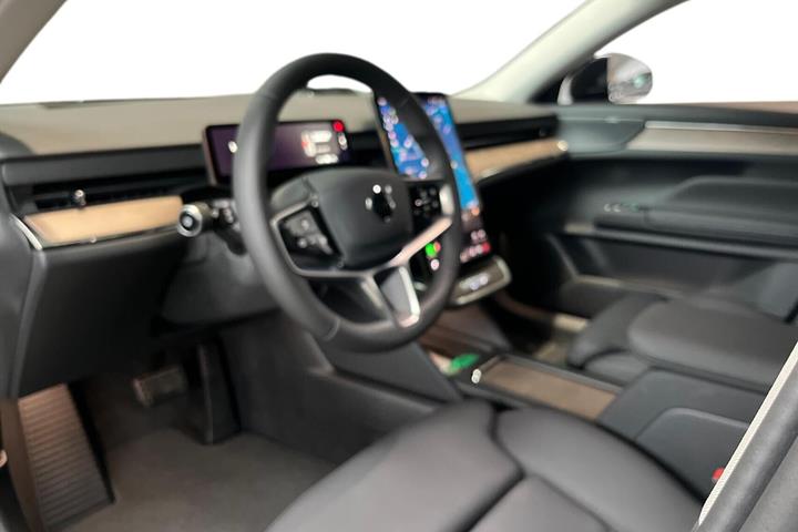 Blå Volvo ES90 fra 2026