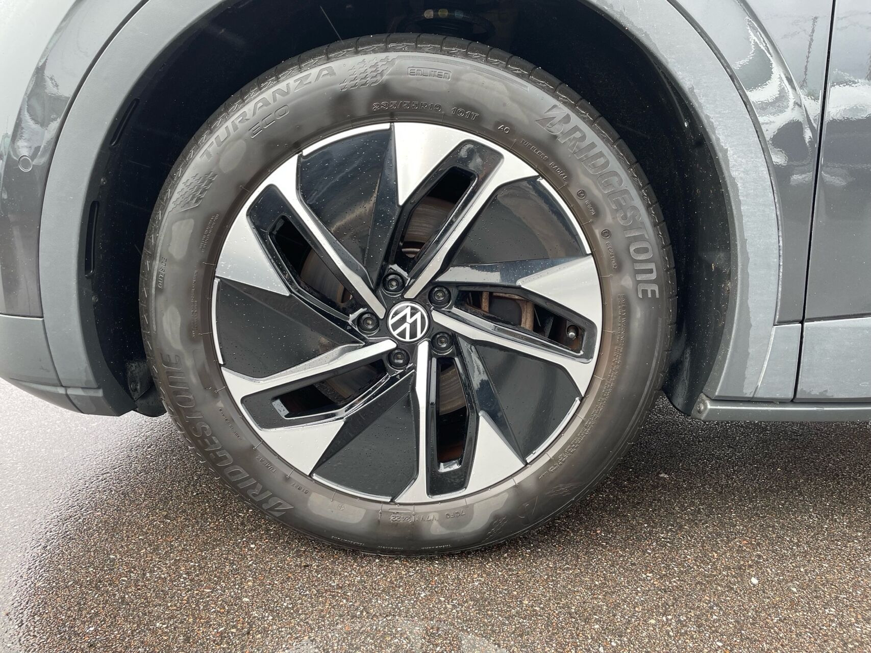 Grå VW ID.4 fra 2022