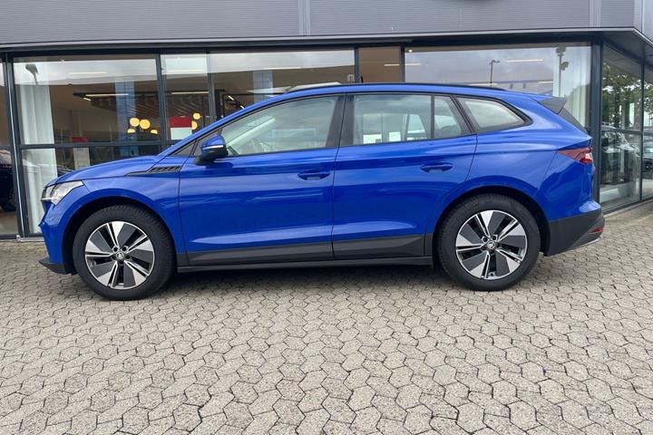 Blå Skoda Enyaq fra 2023