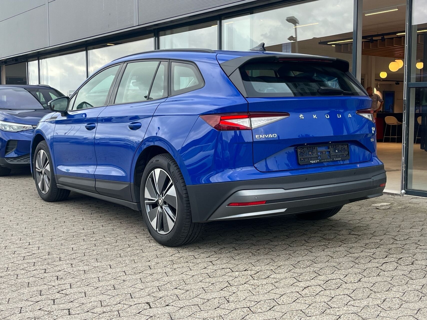 Blå Skoda Enyaq fra 2023