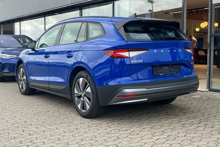 Blå Skoda Enyaq fra 2023