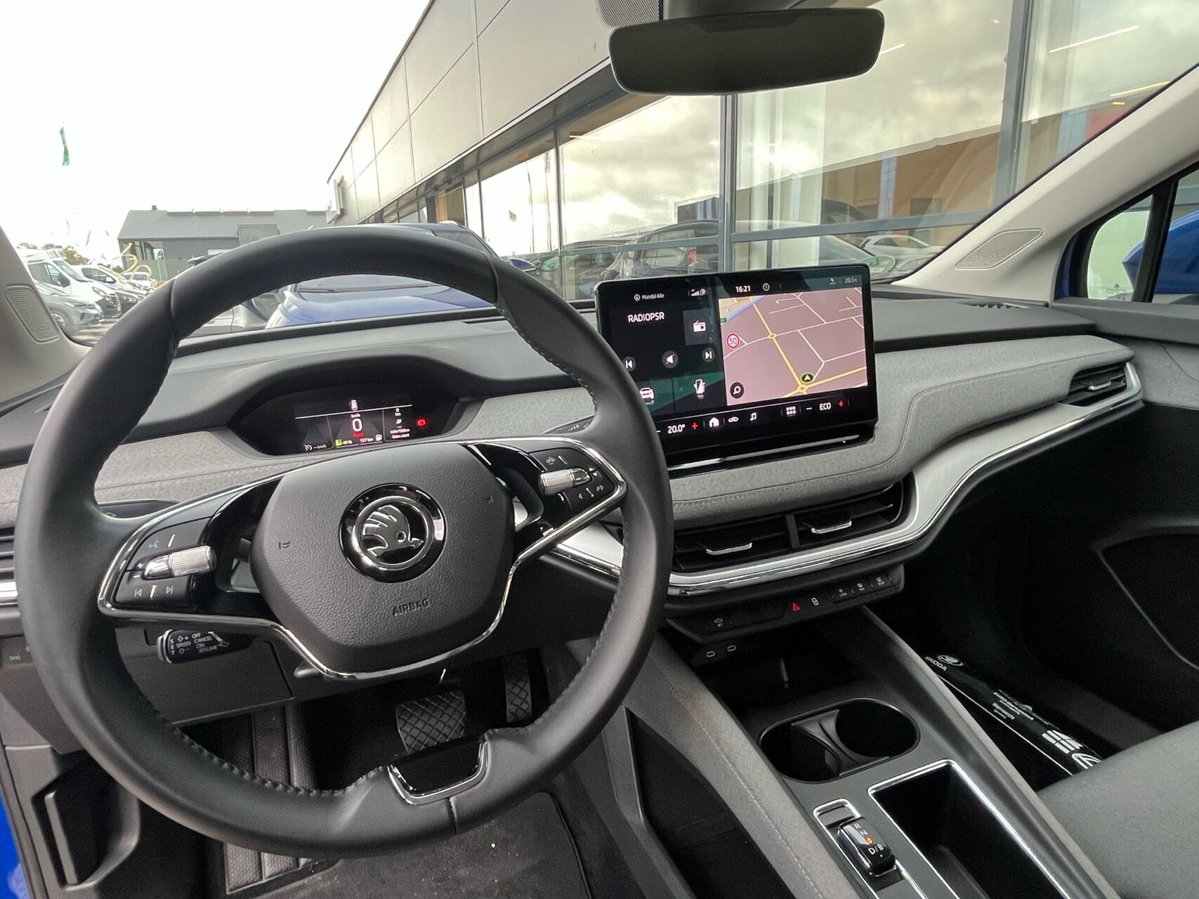 Blå Skoda Enyaq fra 2023
