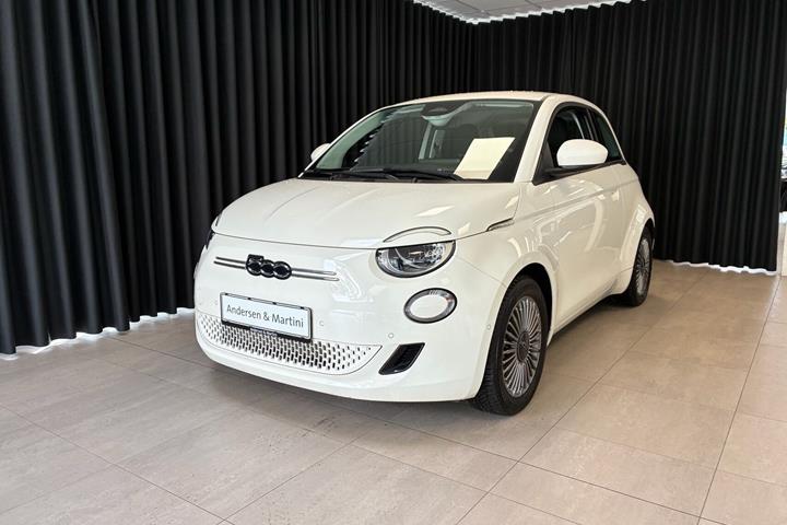 Hvid Fiat 500e fra 2023