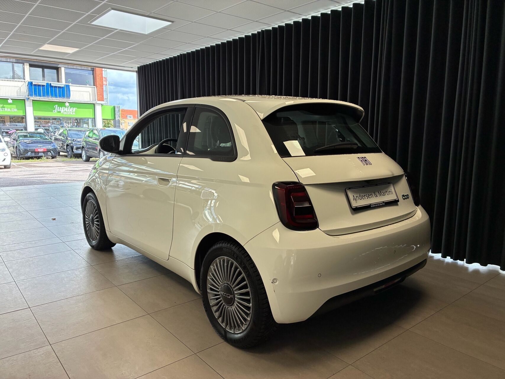 Hvid Fiat 500e fra 2023