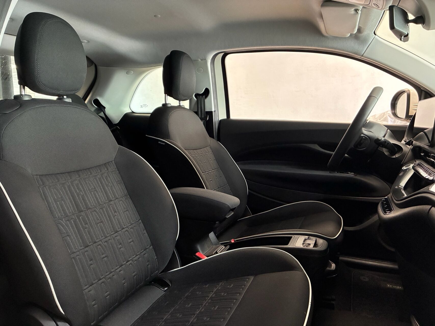 Hvid Fiat 500e fra 2023