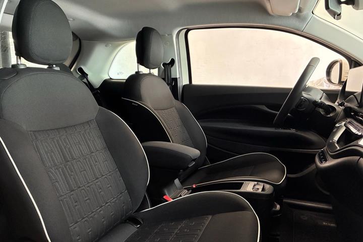 Hvid Fiat 500e fra 2023