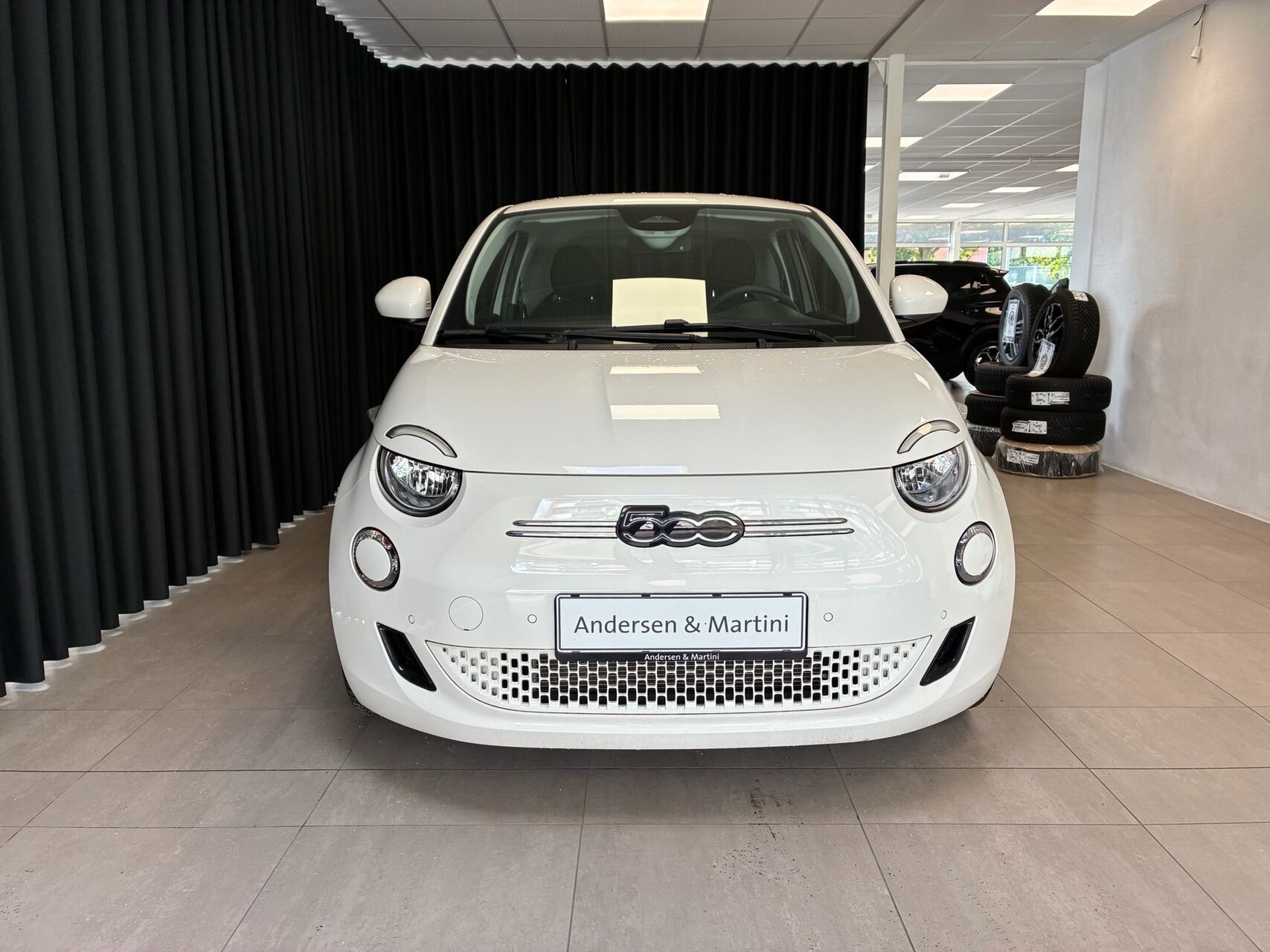Hvid Fiat 500e fra 2023