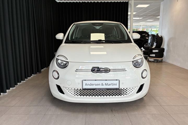 Hvid Fiat 500e fra 2023