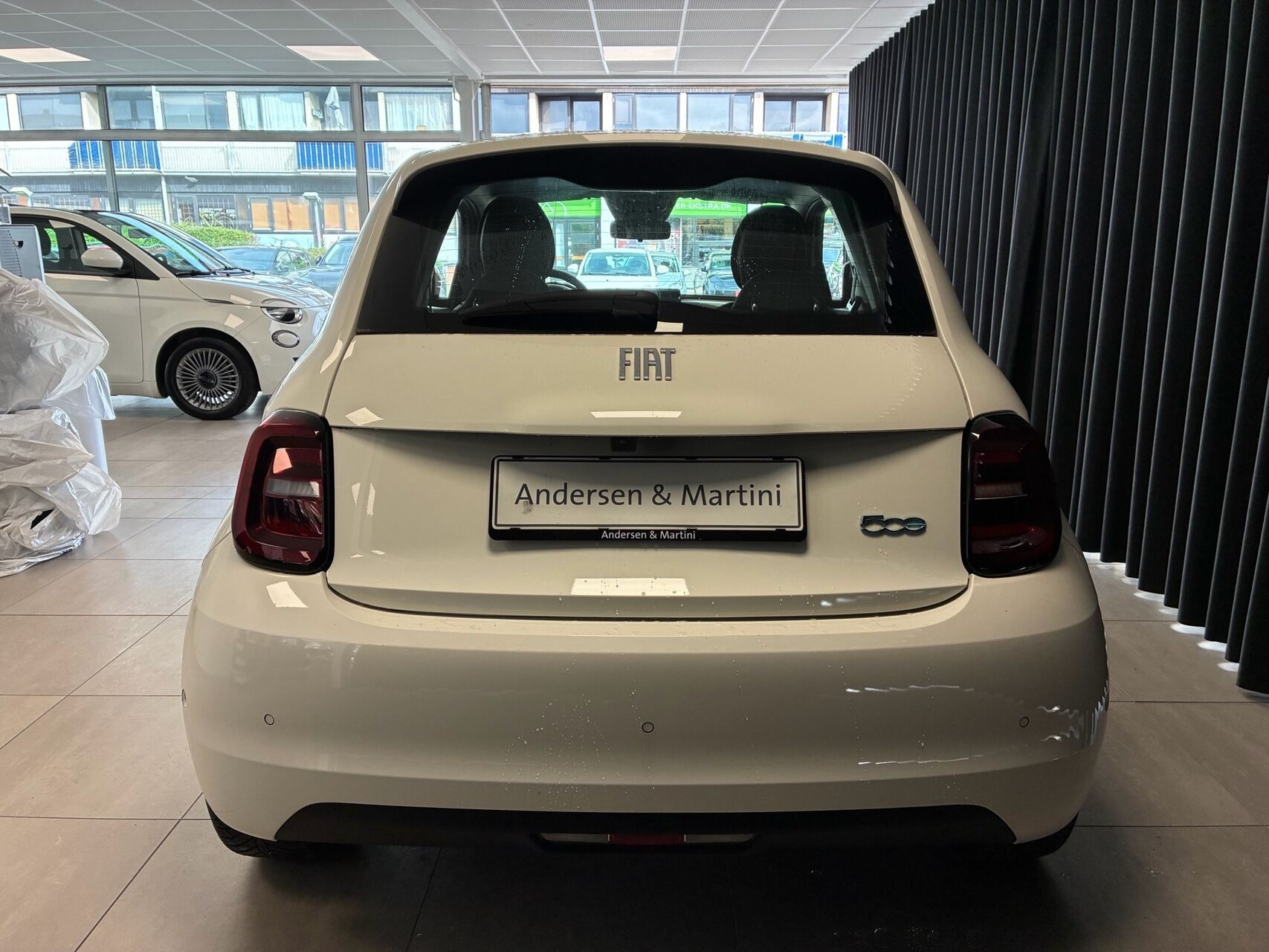 Hvid Fiat 500e fra 2023