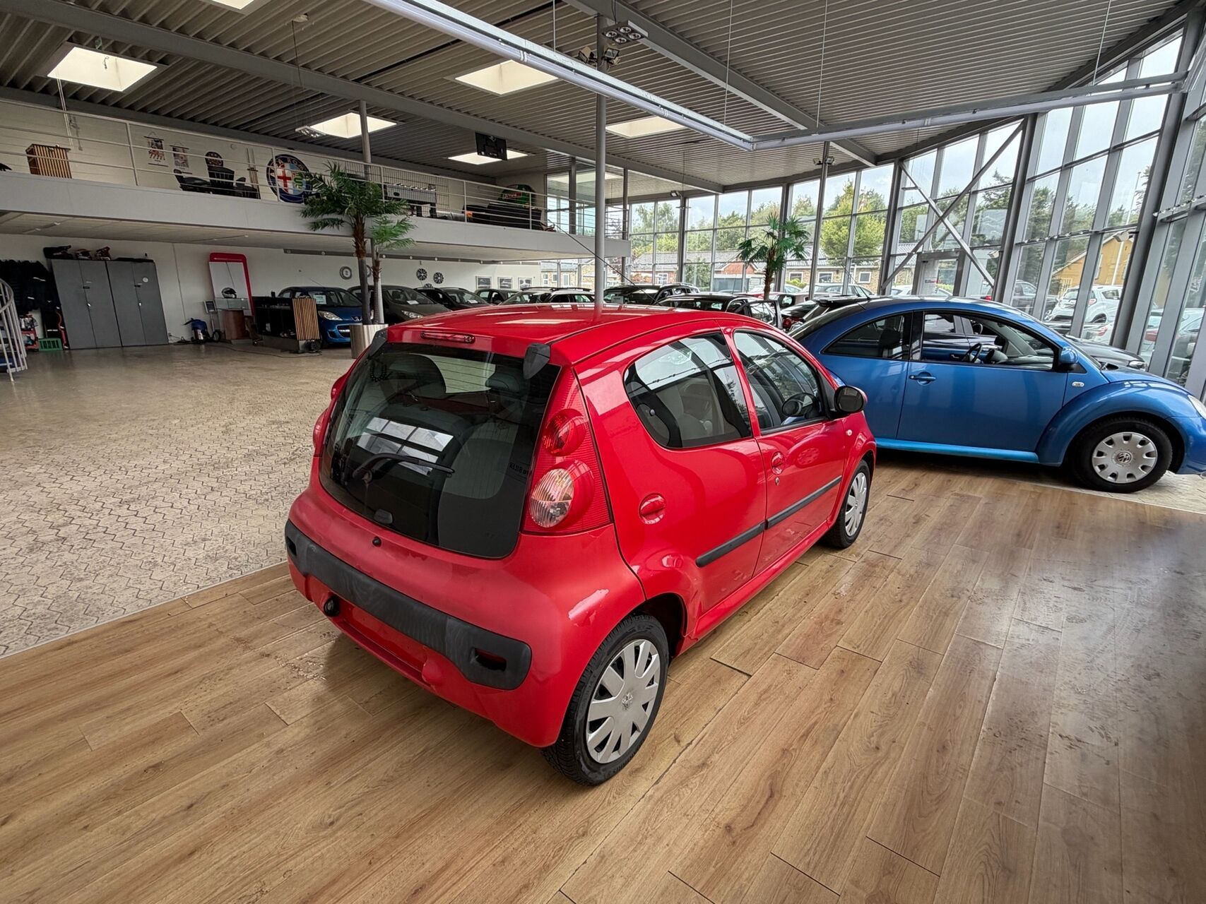 Rød Peugeot 107 fra 2009
