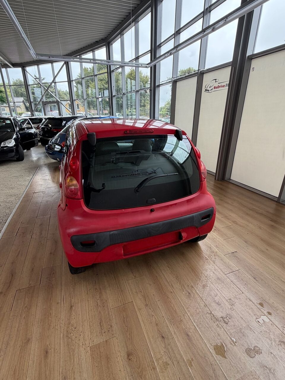 Rød Peugeot 107 fra 2009