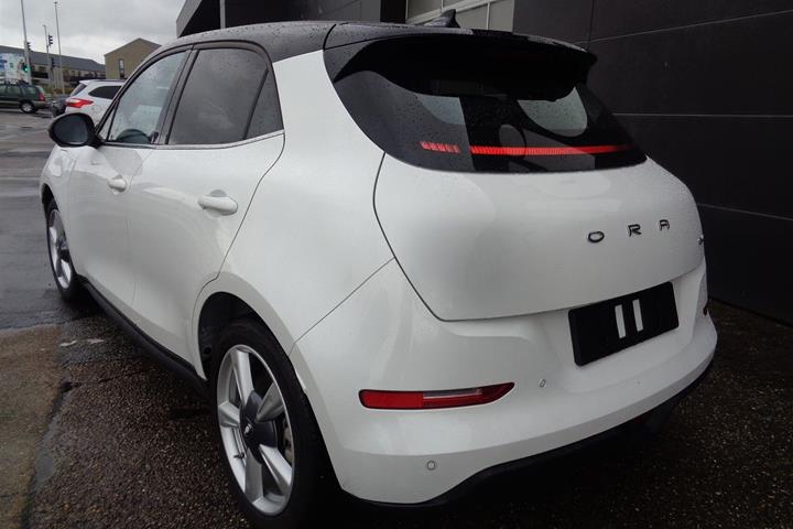 Hvid Ora Funky Cat fra 2023
