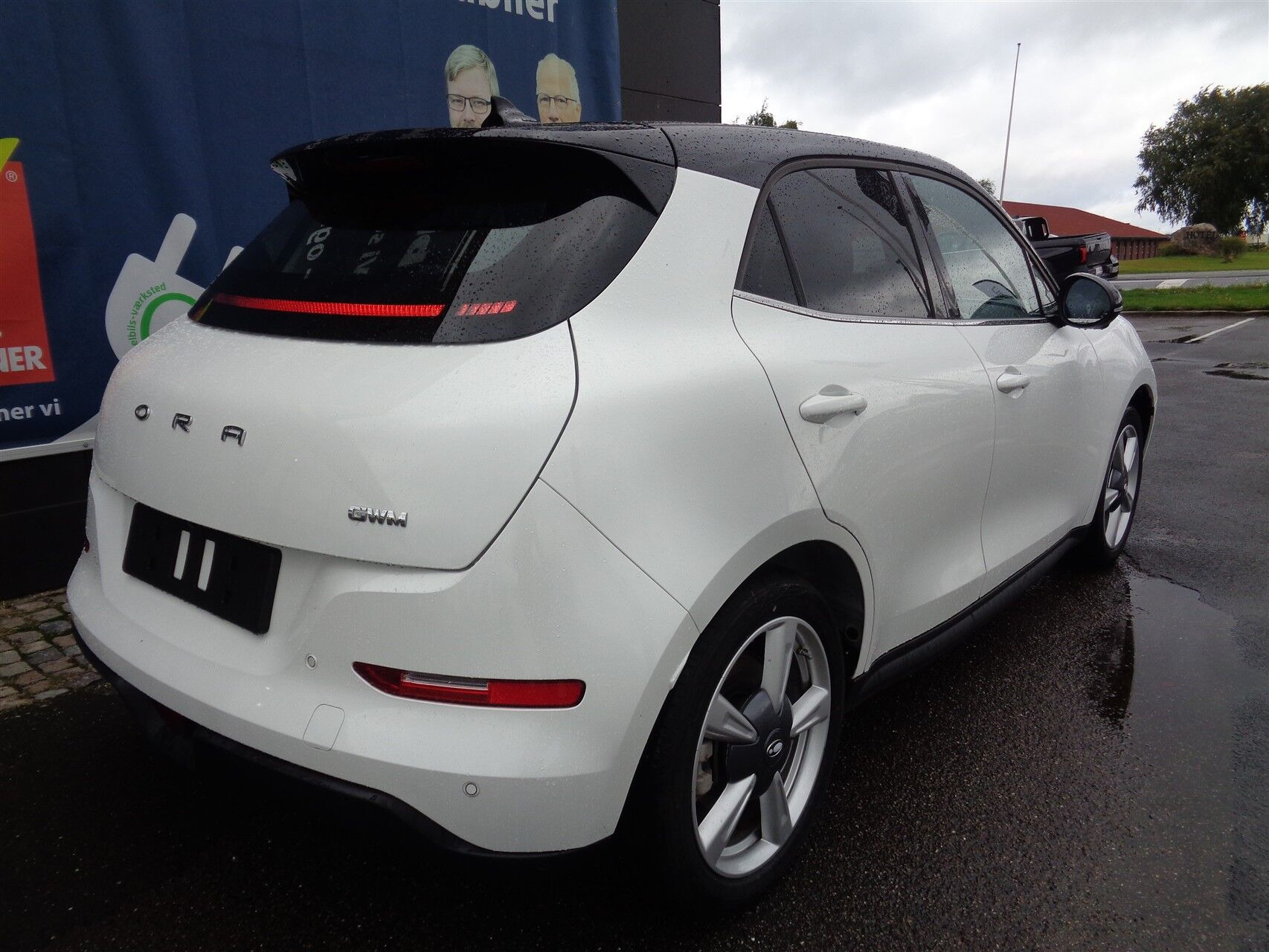 Hvid Ora Funky Cat fra 2023