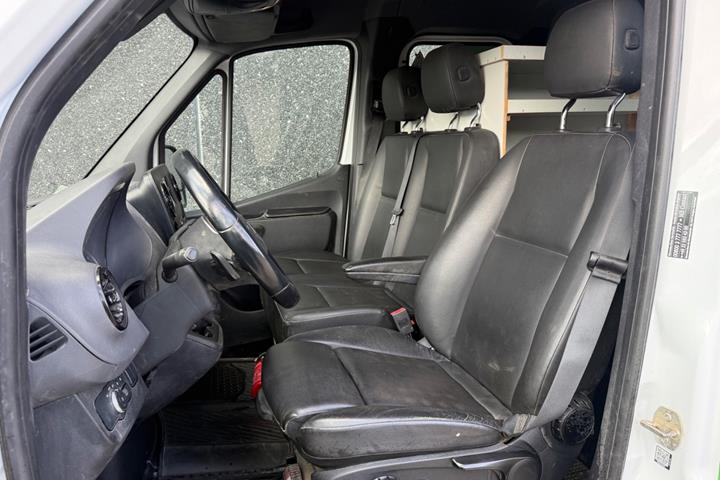 Hvid Mercedes Sprinter 317 fra 2021
