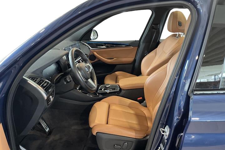 Blå BMW iX3 fra 2024