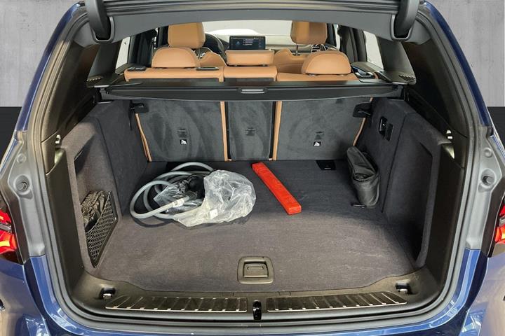 Blå BMW iX3 fra 2024