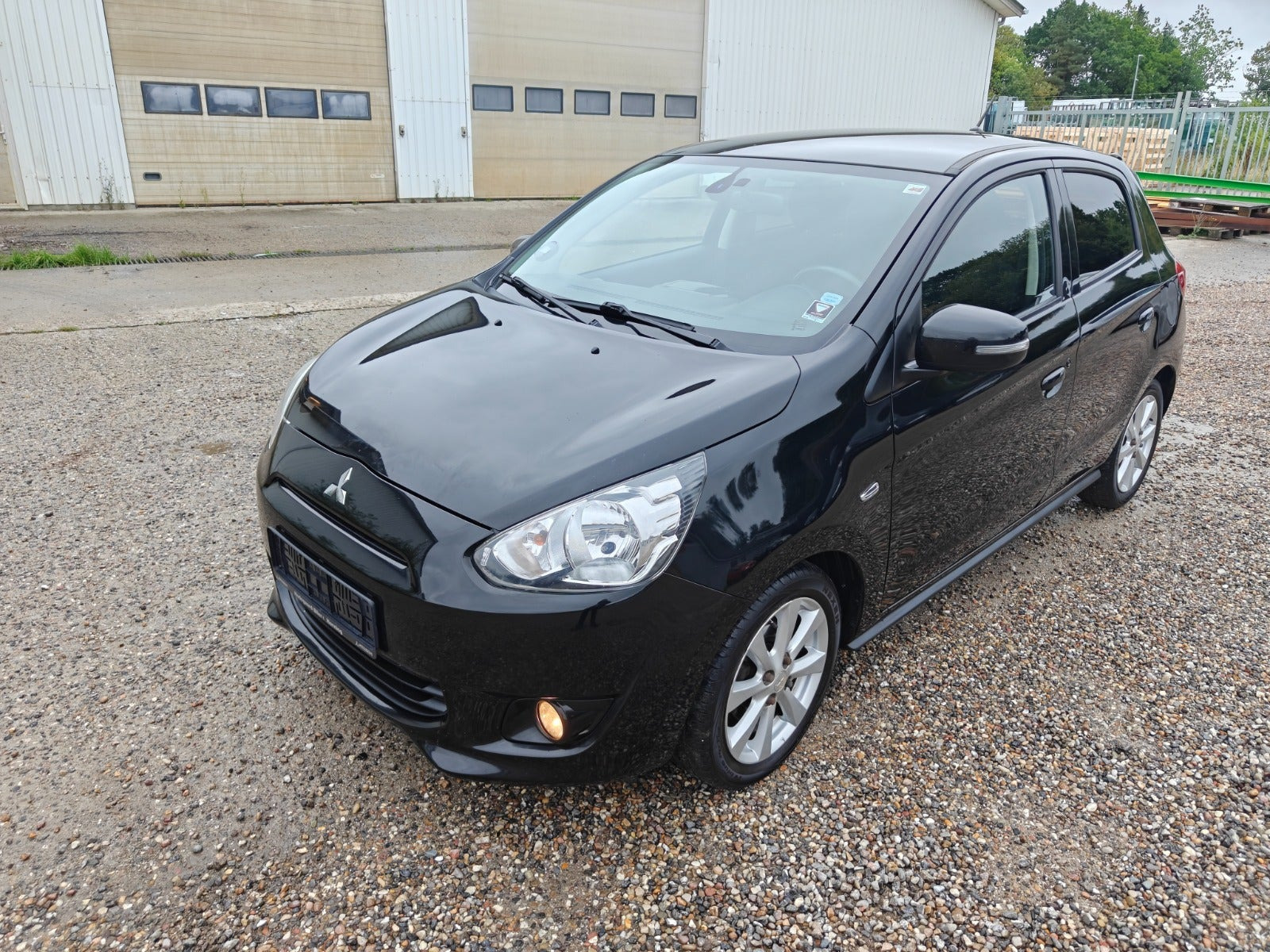Gul Mitsubishi Space Star fra 2015