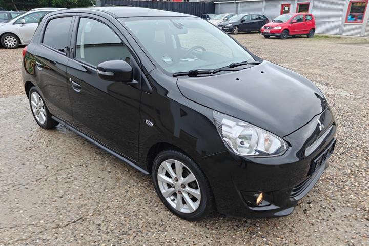 Gul Mitsubishi Space Star fra 2015