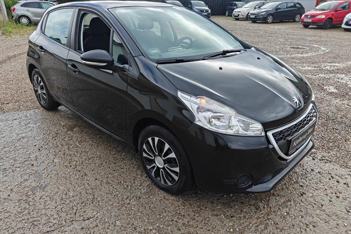 Gul Peugeot 208 fra 2014