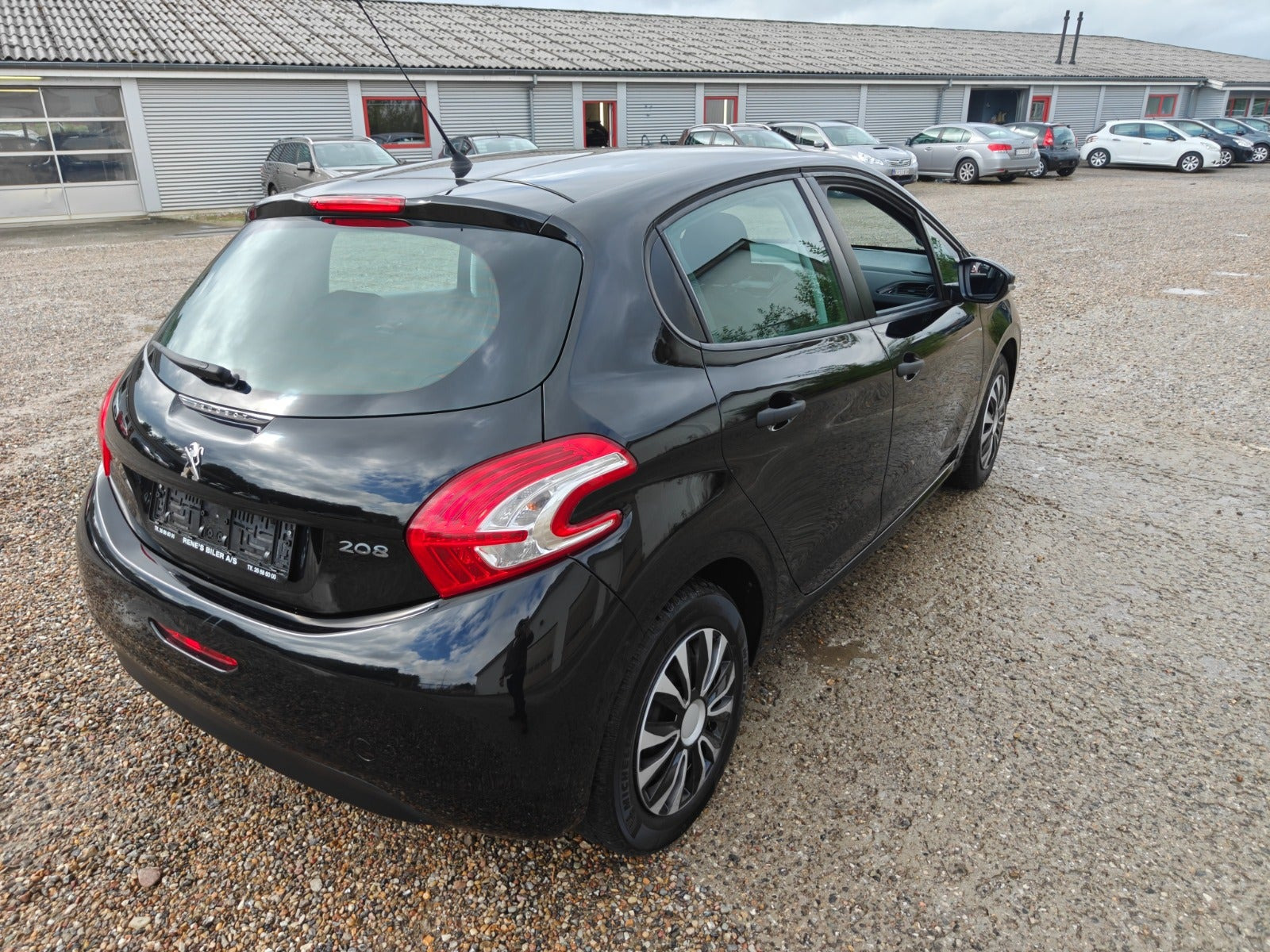 Gul Peugeot 208 fra 2014