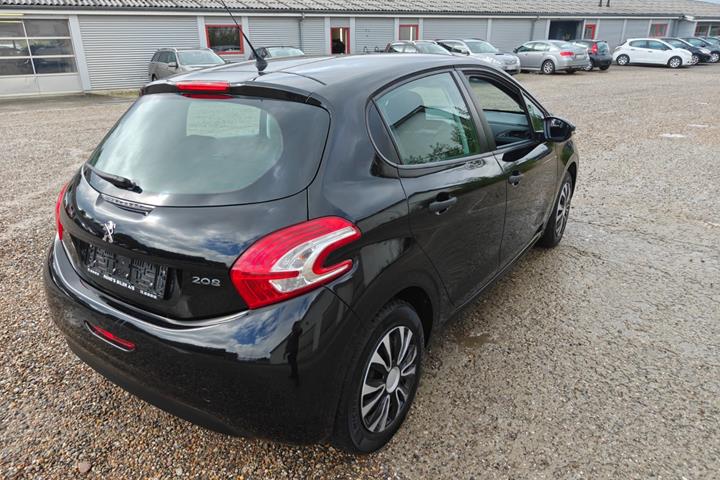 Gul Peugeot 208 fra 2014