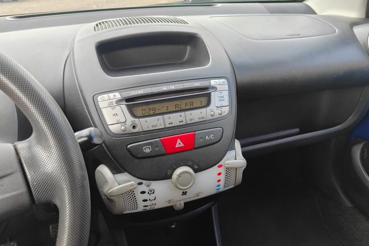 Gul Citroën C1 fra 2012