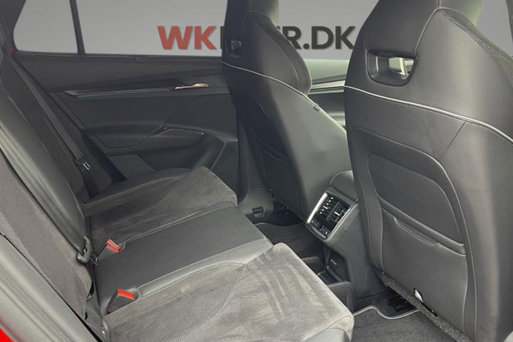 Rød Skoda Enyaq fra 2023