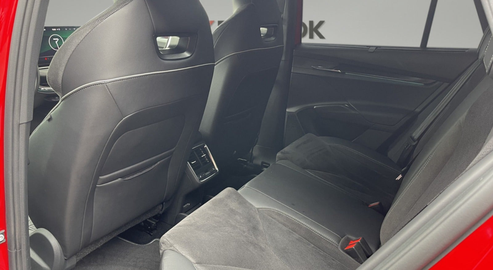 Rød Skoda Enyaq fra 2023