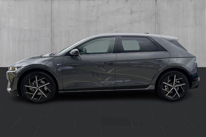 Grå Hyundai Ioniq 5 fra 2026