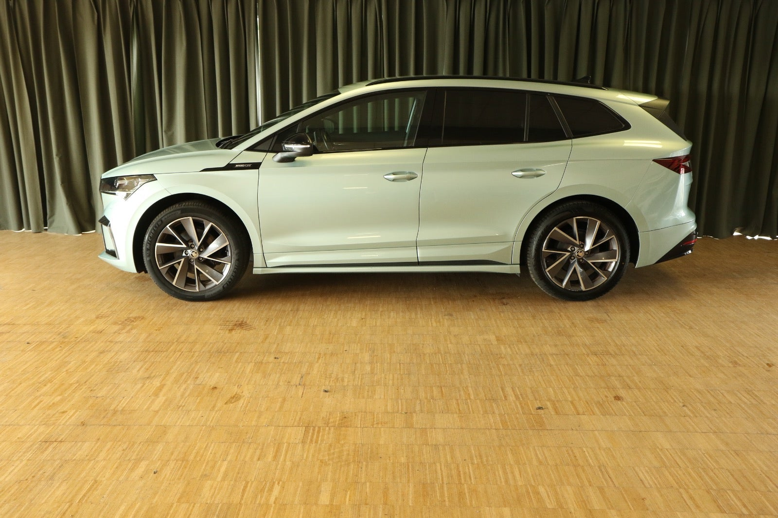 Sølv Skoda Enyaq fra 2021