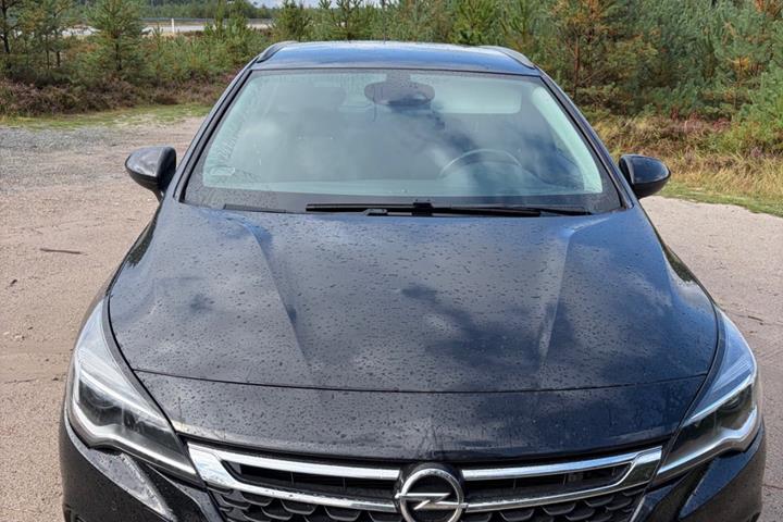 Sort Opel Astra fra 2018