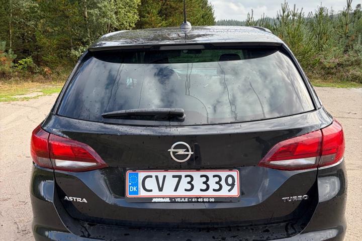 Sort Opel Astra fra 2018