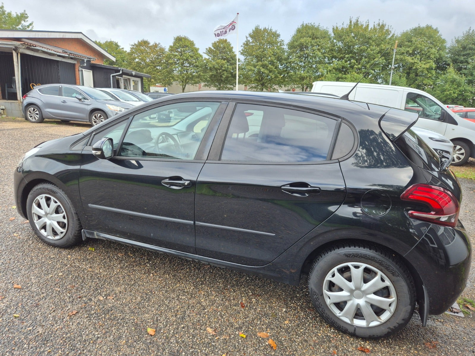 Grøn Peugeot 208 fra 2017