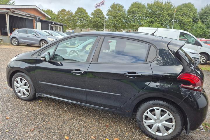 Grøn Peugeot 208 fra 2017