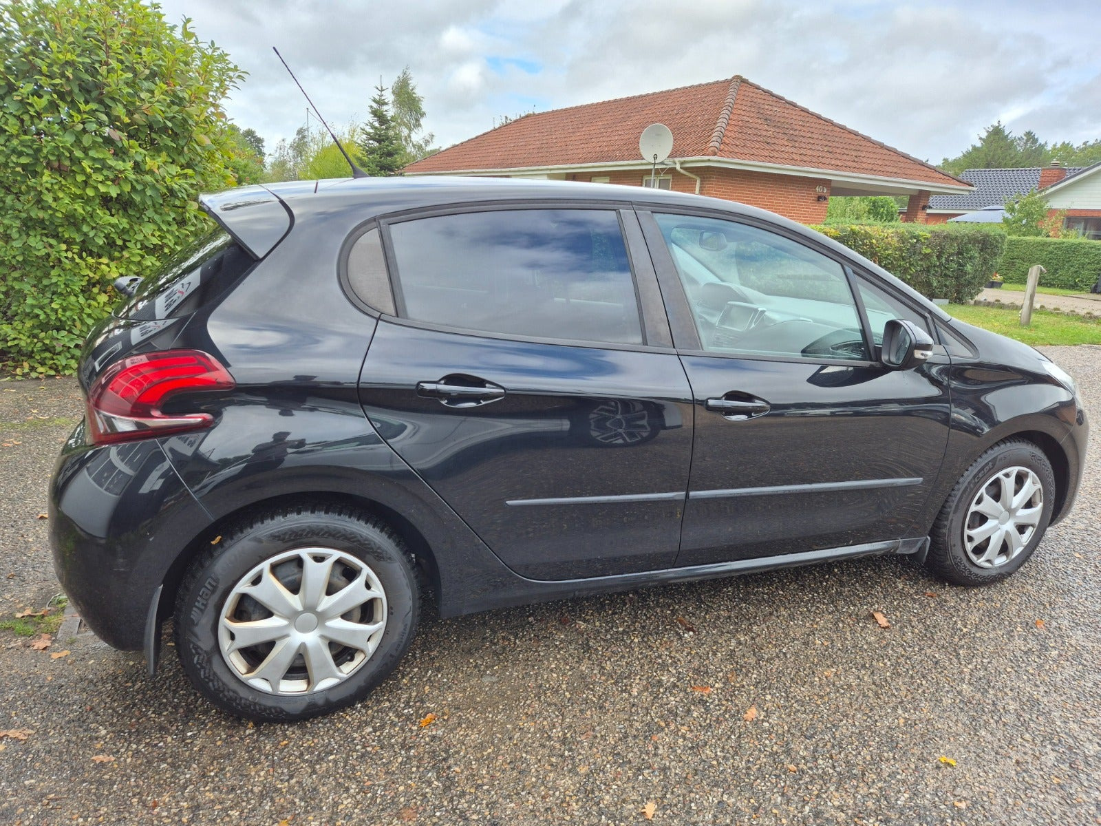 Grøn Peugeot 208 fra 2017