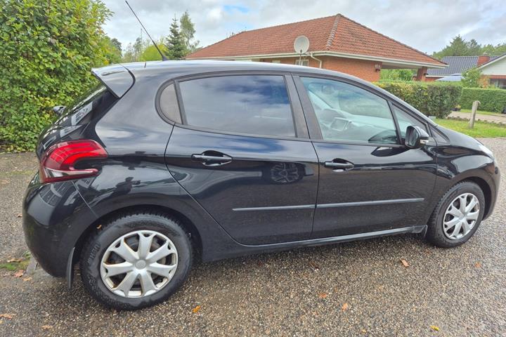 Grøn Peugeot 208 fra 2017