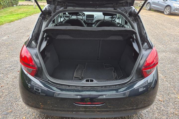 Grøn Peugeot 208 fra 2017