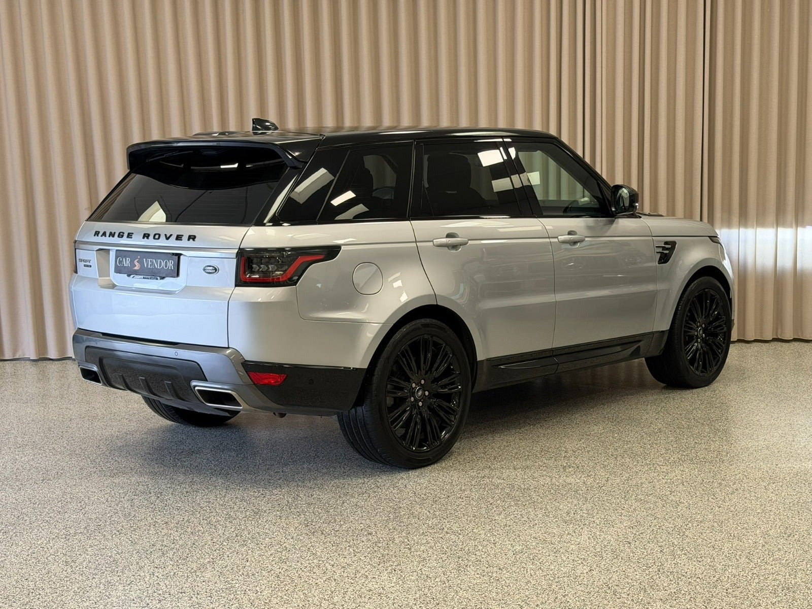 Sølv Land Rover Range Rover sport fra 2018