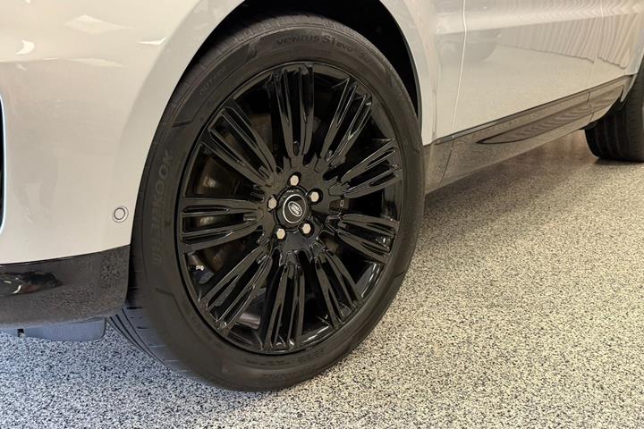 Sølv Land Rover Range Rover sport fra 2018