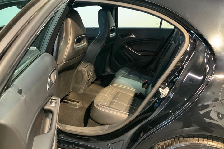 Sort Mercedes A200 d fra 2016