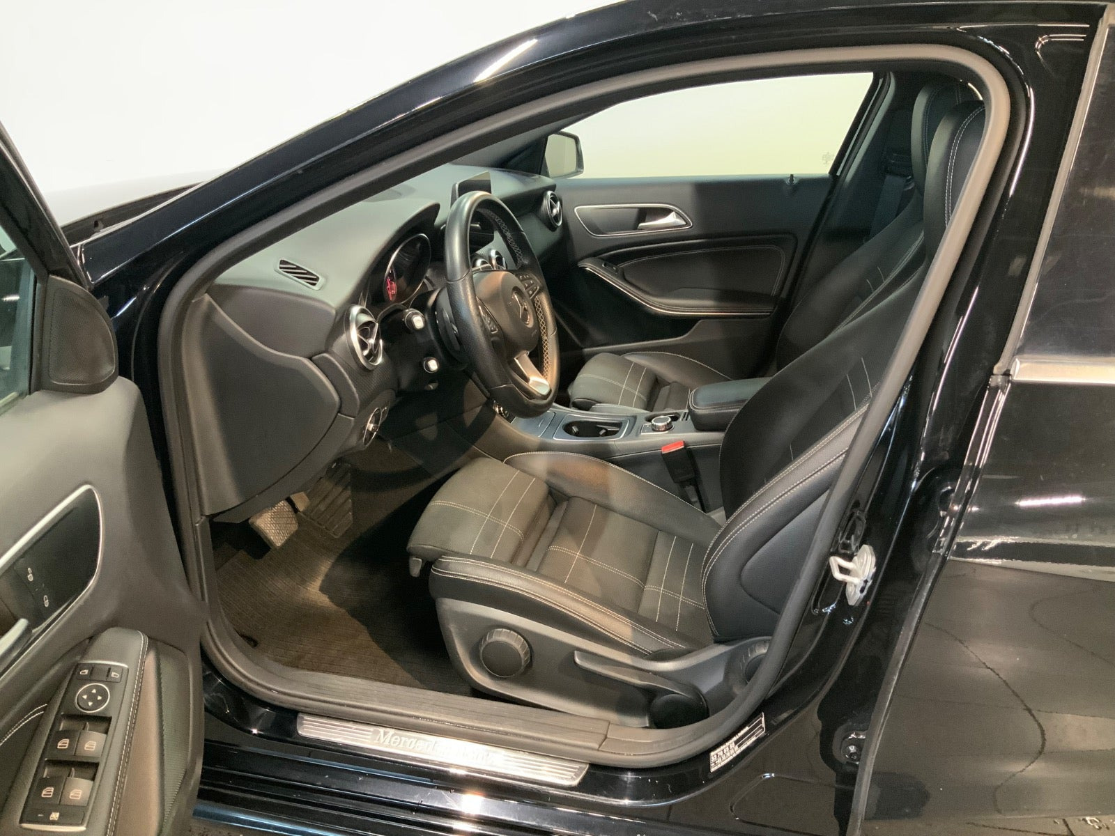 Sort Mercedes A200 d fra 2016