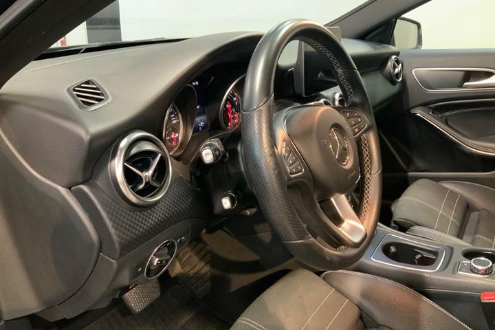 Sort Mercedes A200 d fra 2016
