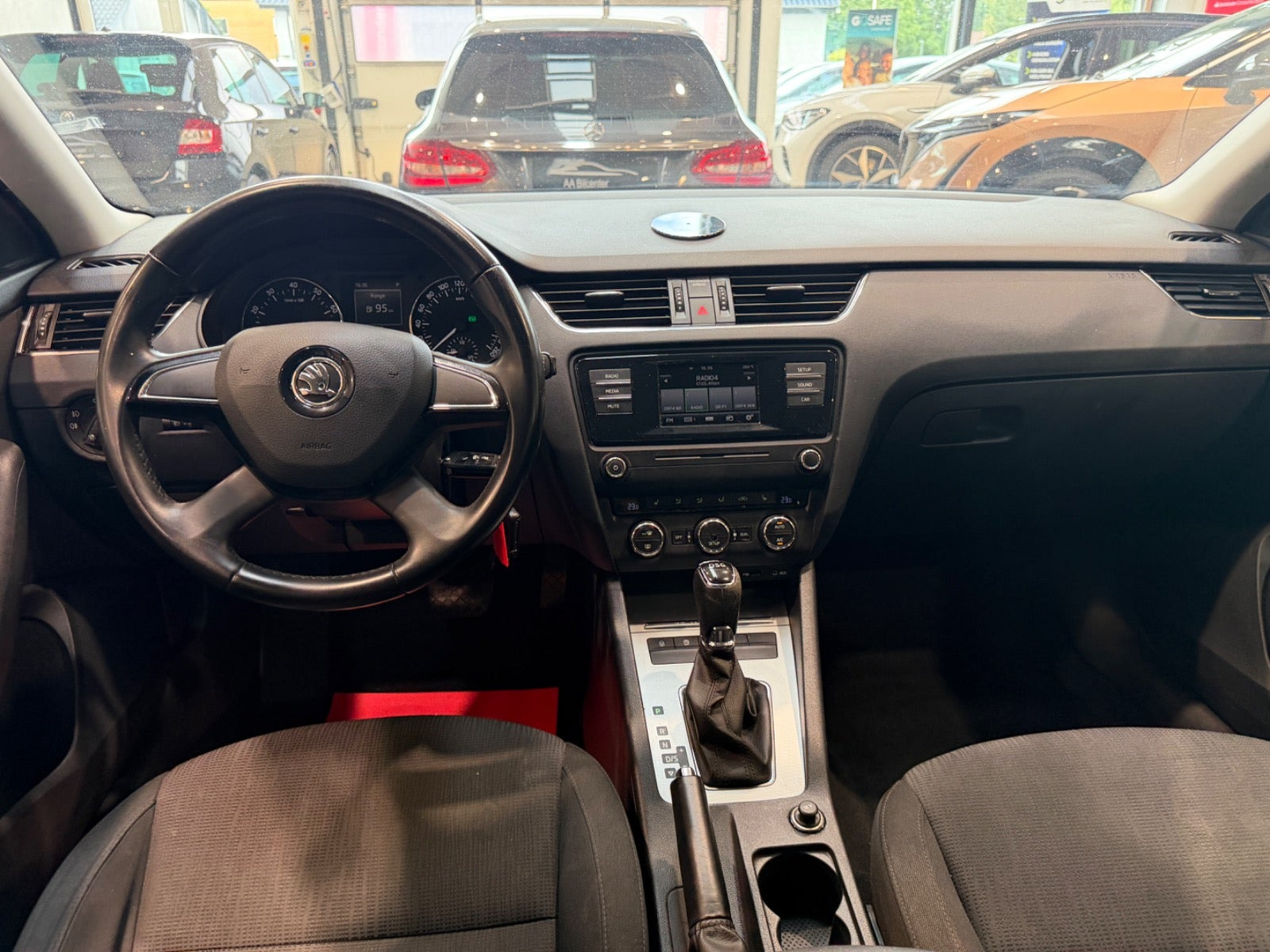 Brun Skoda Octavia fra 2015