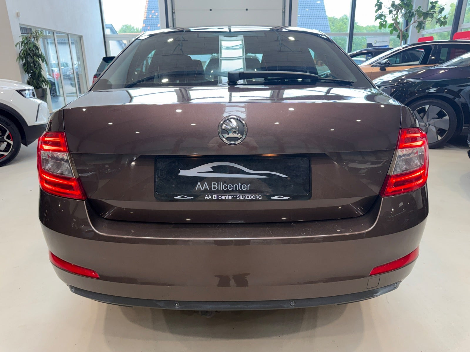 Brun Skoda Octavia fra 2015